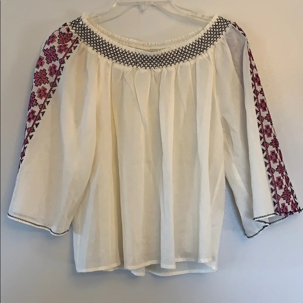 Niko and... size 3, crop blouse with bell sleeve‎